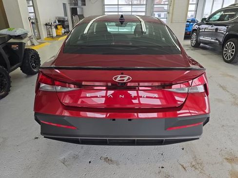 Used 2025 Hyundai Elantra Sport image 4