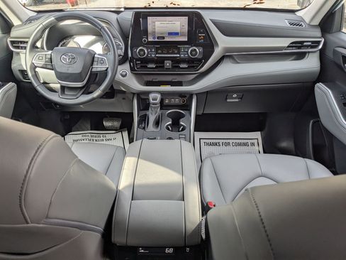 Used 2023 Toyota Highlander XLE image 19
