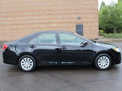 Used 2012 Toyota Camry FWD image 5
