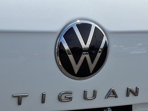 Used 2024 Volkswagen Tiguan SE R-Line AWD/4WD image 32