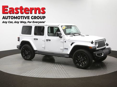 Used 2025 Jeep Wrangler Unlimited Sahara AWD/4WD image 48