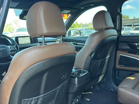Used 2022 Kia Telluride SX w/ SX Prestige Package image 17