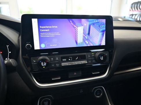 Used 2024 Toyota Grand Highlander AWD image 16
