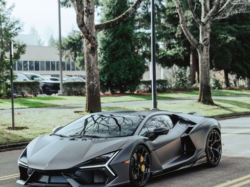 Used 2025 Lamborghini Revuelto AWD/4WD image 7