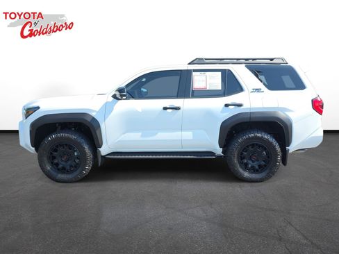 Used 2025 Toyota 4Runner TRD Off-Road Premium AWD/4WD image 8
