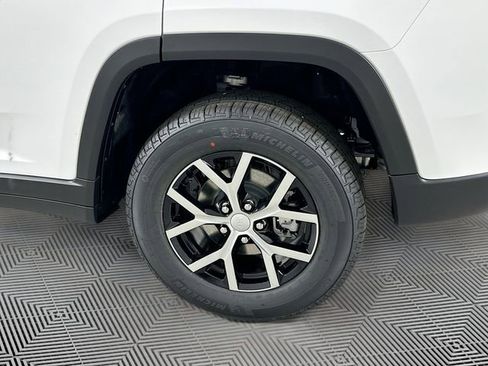 New 2025 Jeep Grand Cherokee Limited w/ Luxury Tech Group II image 16