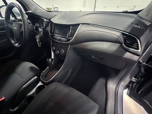 Used 2020 Chevrolet Trax LS FWD image 27