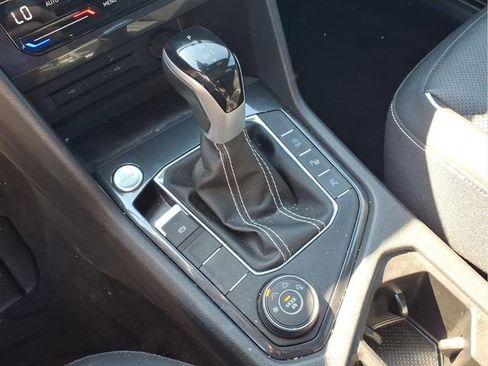 Used 2023 Volkswagen Tiguan SEL R-Line image 10