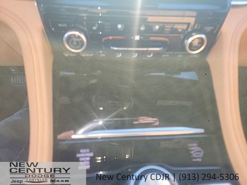 Used 2024 Jeep Grand Cherokee Summit AWD/4WD image 13