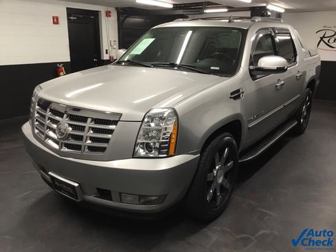 Used 2011 Cadillac Escalade EXT Luxury image 6