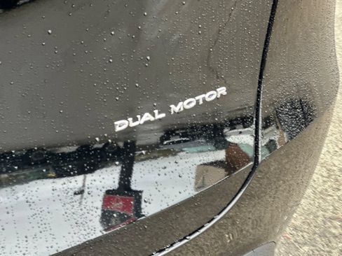 Used 2023 Tesla Model Y Long Range AWD/4WD image 12