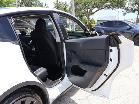 Used 2024 Tesla Model Y Performance AWD/4WD image 27