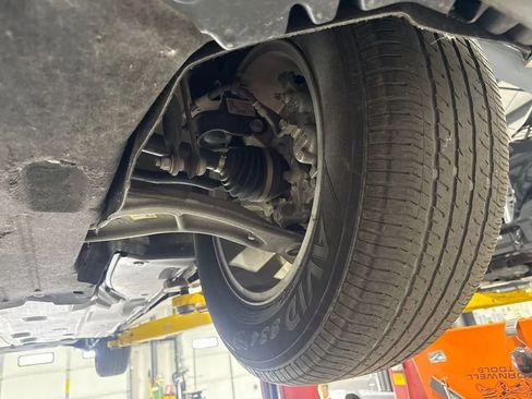 Used 2023 Chrysler Pacifica Touring-L FWD image 5