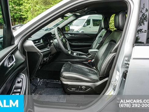 Used 2025 Jeep Grand Cherokee Altitude AWD/4WD image 18