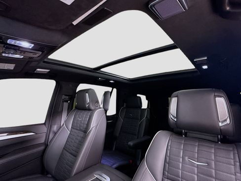 Used 2025 Cadillac Escalade Sport Platinum w/ LPO, ONYX Package image 23