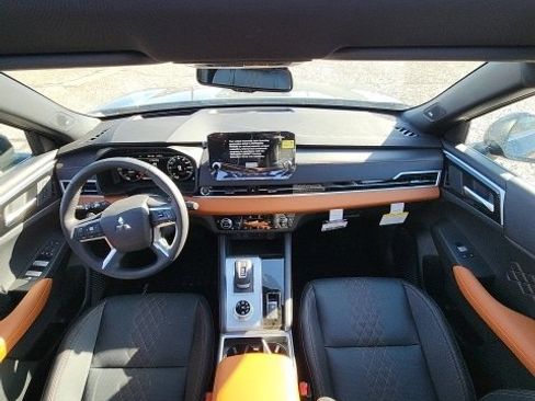 New 2024 Mitsubishi Outlander SEL image 16