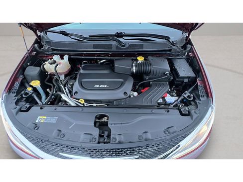 Used 2018 Chrysler Pacifica Touring-L Plus w/ Tire & Wheel Group image 33