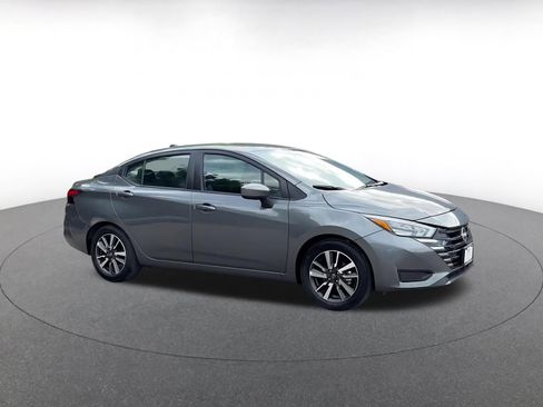 Used 2025 Nissan Versa SV FWD image 2