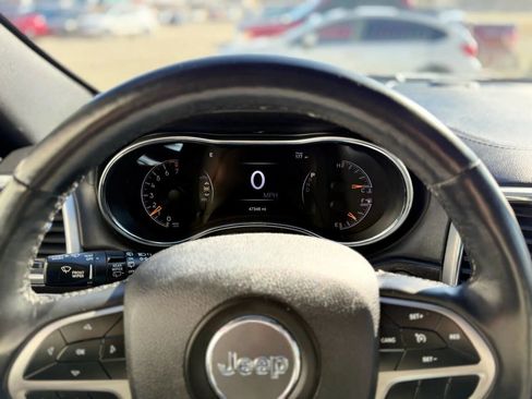 Used 2018 Jeep Grand Cherokee Limited image 18