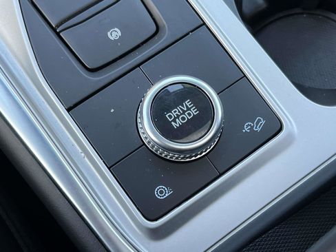 Used 2022 Ford Explorer XLT w/ Equipment Group 202A image 12