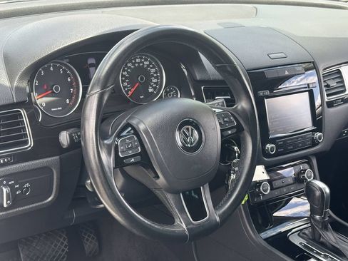 Used 2013 Volkswagen Touareg Sport AWD/4WD image 22