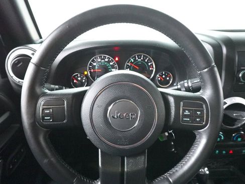 Used 2016 Jeep Wrangler Sahara image 14