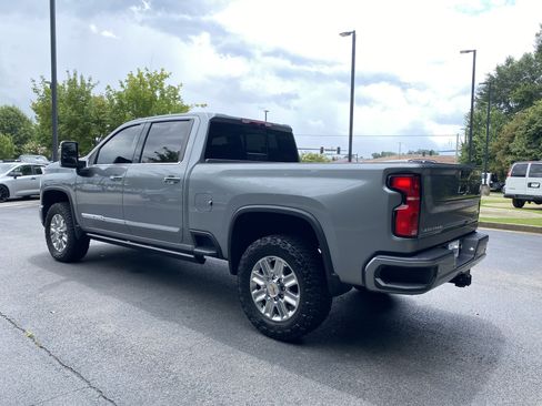 Used 2024 Chevrolet Silverado 2500 High Country w/ Technology Package AWD/4WD image 7