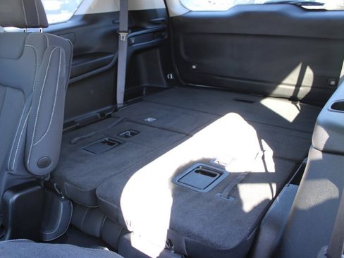 Used 2023 Jeep Grand Cherokee L Laredo image 27