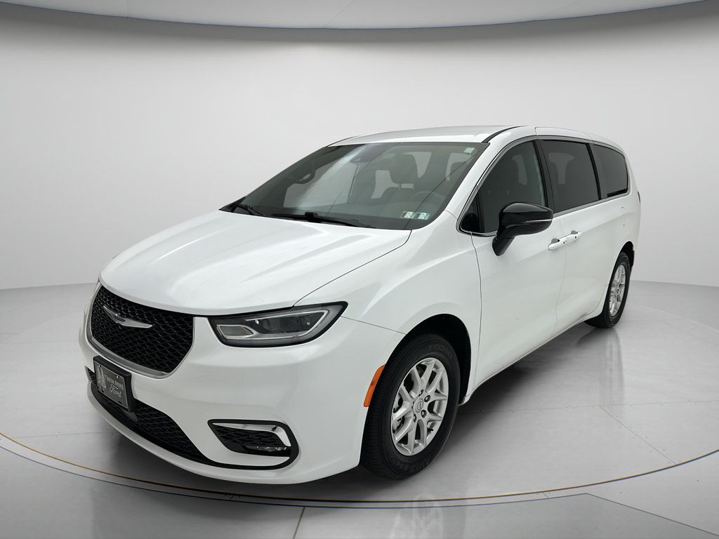 Used 2025 Chrysler Pacifica Select FWD image 3