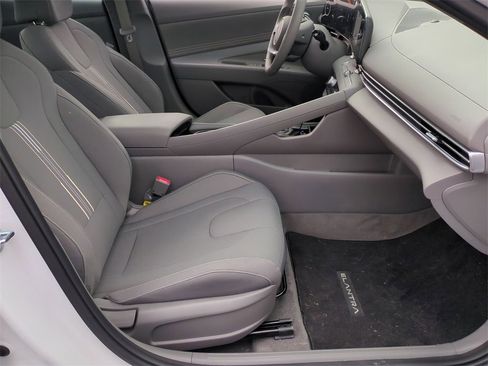 Certified 2025 Hyundai Elantra SEL image 28