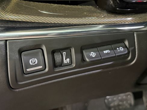 Used 2019 Cadillac XT5 Platinum AWD/4WD image 32