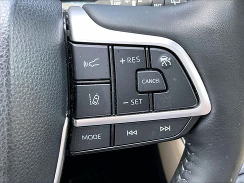Used 2023 Toyota Highlander Platinum FWD image 23