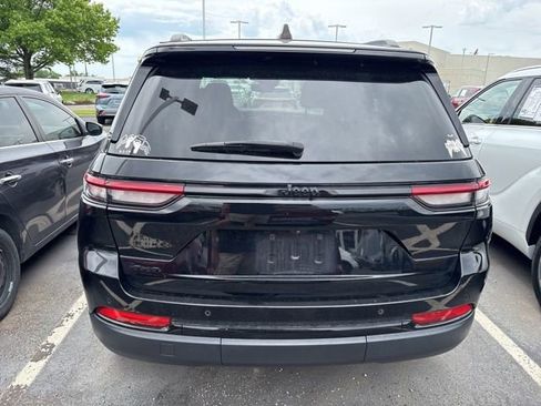 Used 2023 Jeep Grand Cherokee Altitude AWD/4WD image 6