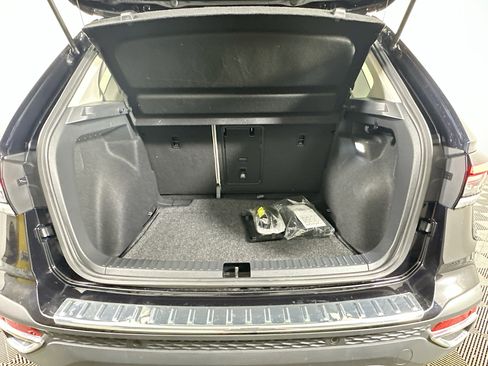 Used 2025 Volkswagen Taos SE image 27