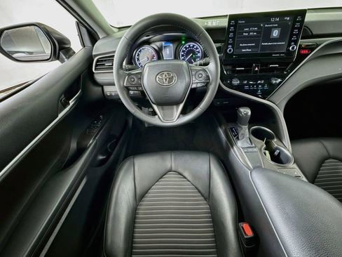 Used 2022 Toyota Camry SE w/ Cold Weather Package FWD image 22