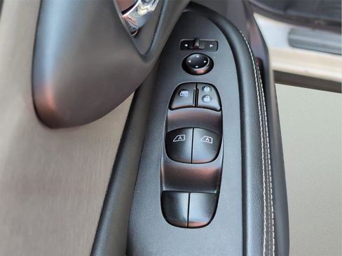 Used 2023 Nissan Murano SV w/ SV Midnight Edition Package FWD image 16