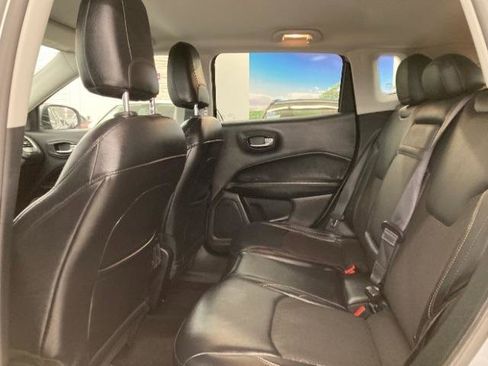 Used 2017 Jeep Compass Latitude w/ Cold Weather Group FWD image 10