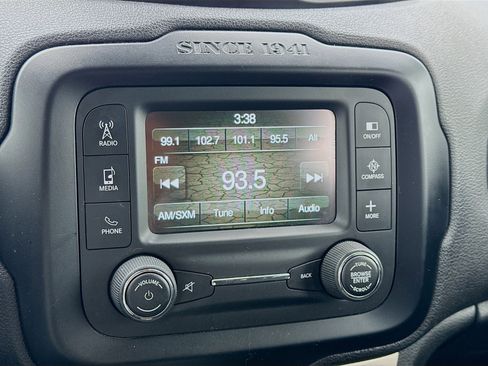 Used 2015 Jeep Renegade Latitude image 9