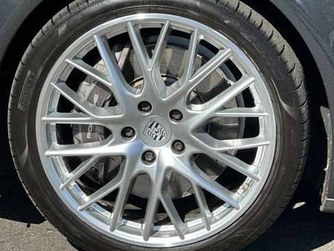 Used 2018 Porsche Panamera 4 AWD/4WD image 31