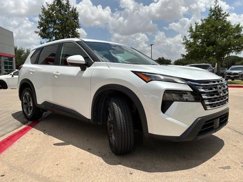 Used 2025 Nissan Rogue SV FWD image 4