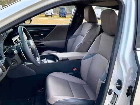 Used 2023 Lexus ES 300h w/ Premium Package image 7