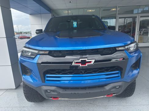 Used 2024 Chevrolet Colorado ZR2 w/ Technology Package AWD/4WD image 2