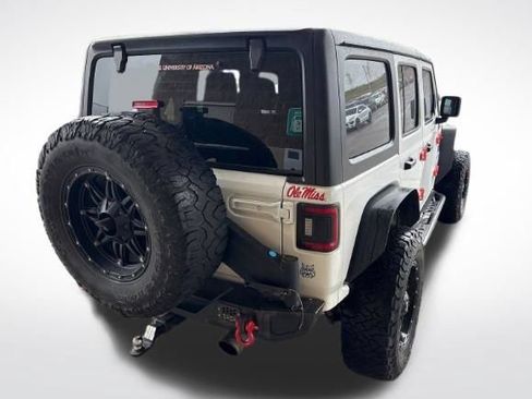 Used 2019 Jeep Wrangler Unlimited Sahara AWD/4WD image 4