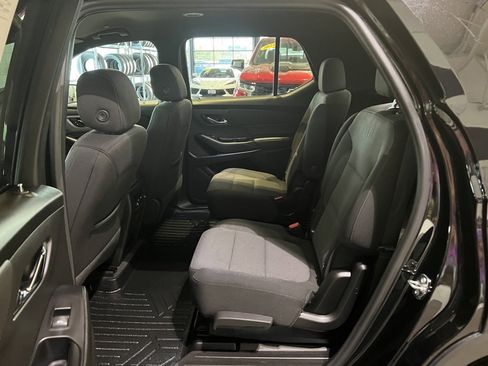 Used 2023 Chevrolet Traverse LT w/ Midnight/Sport Edition image 20