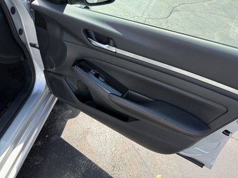 Used 2024 Nissan Altima 2.5 SR image 21