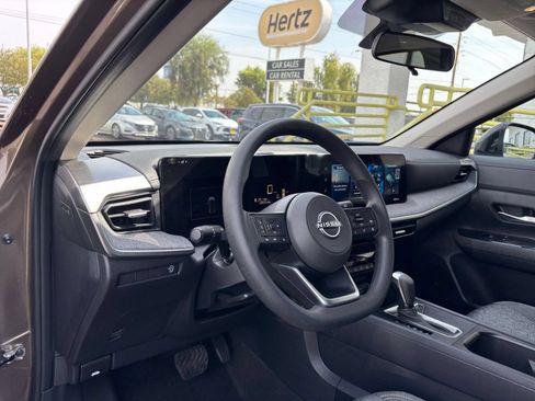 Used 2026 Nissan Kicks SV FWD image 33
