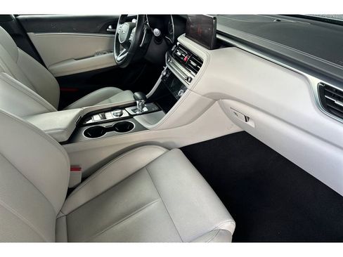 Used 2024 Genesis G70 2.5T image 17