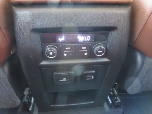 Used 2018 Chevrolet Traverse High Country AWD/4WD image 21