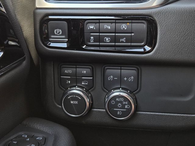 Used 2025 GMC Yukon Denali AWD/4WD image 29
