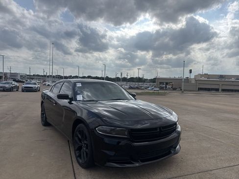 Used 2023 Dodge Charger SXT w/ Blacktop Package image 2